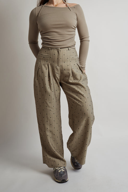 Beige gelaagde top met uitsparingen