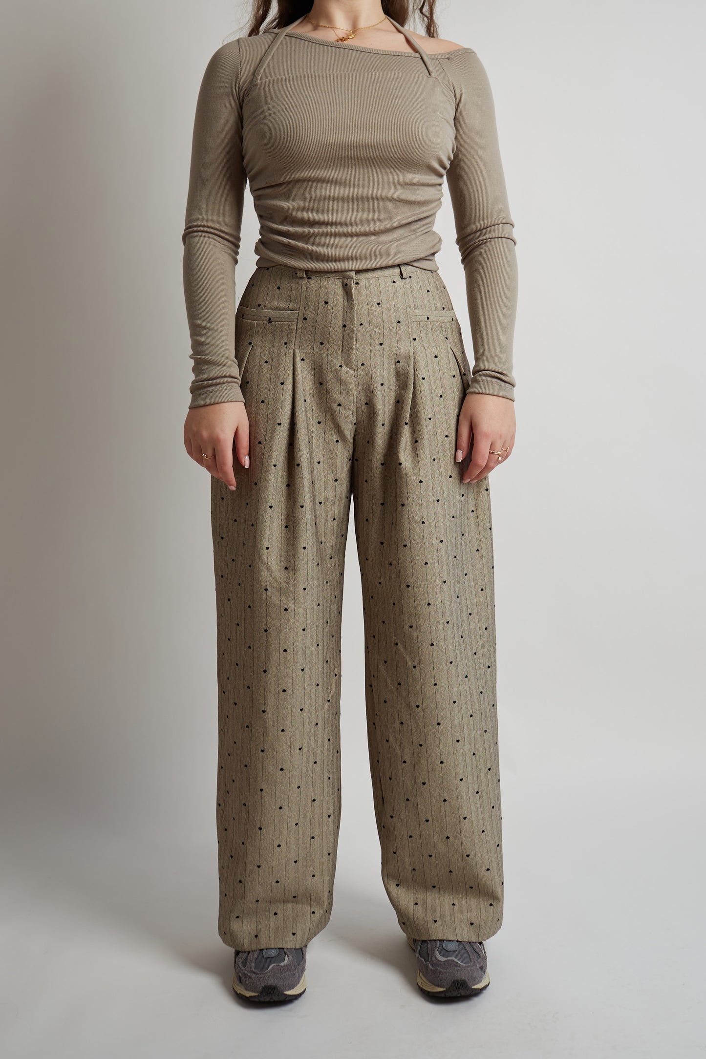 Beige gelaagde top met uitsparingen