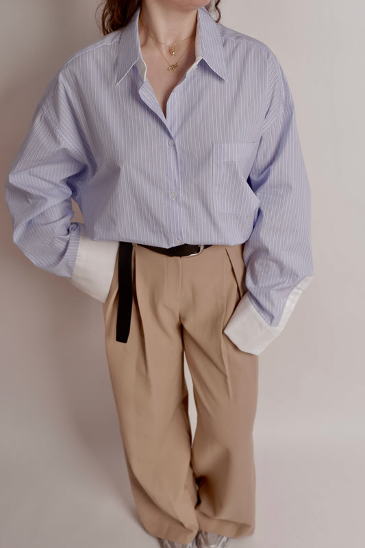 Oversized blauw gestreept overhemd met contrastmouwen
