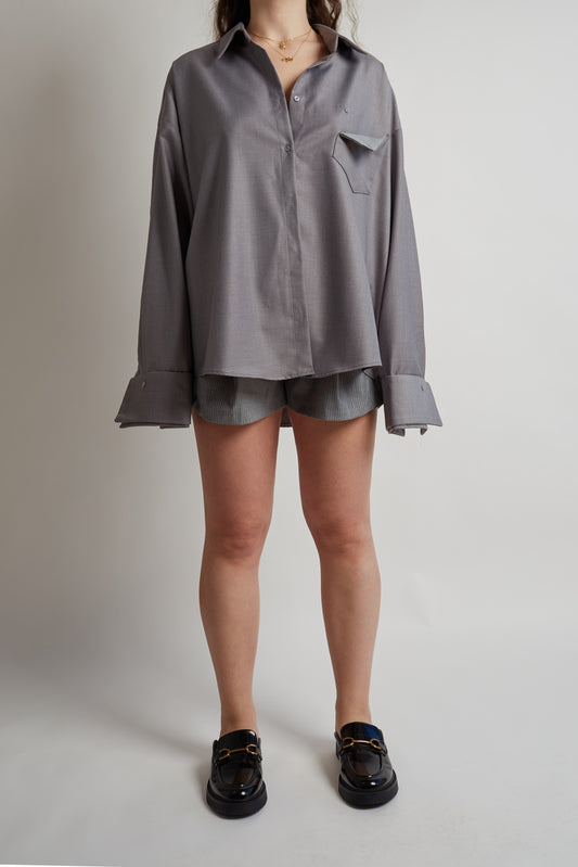 Chemise grise oversize à double manchette