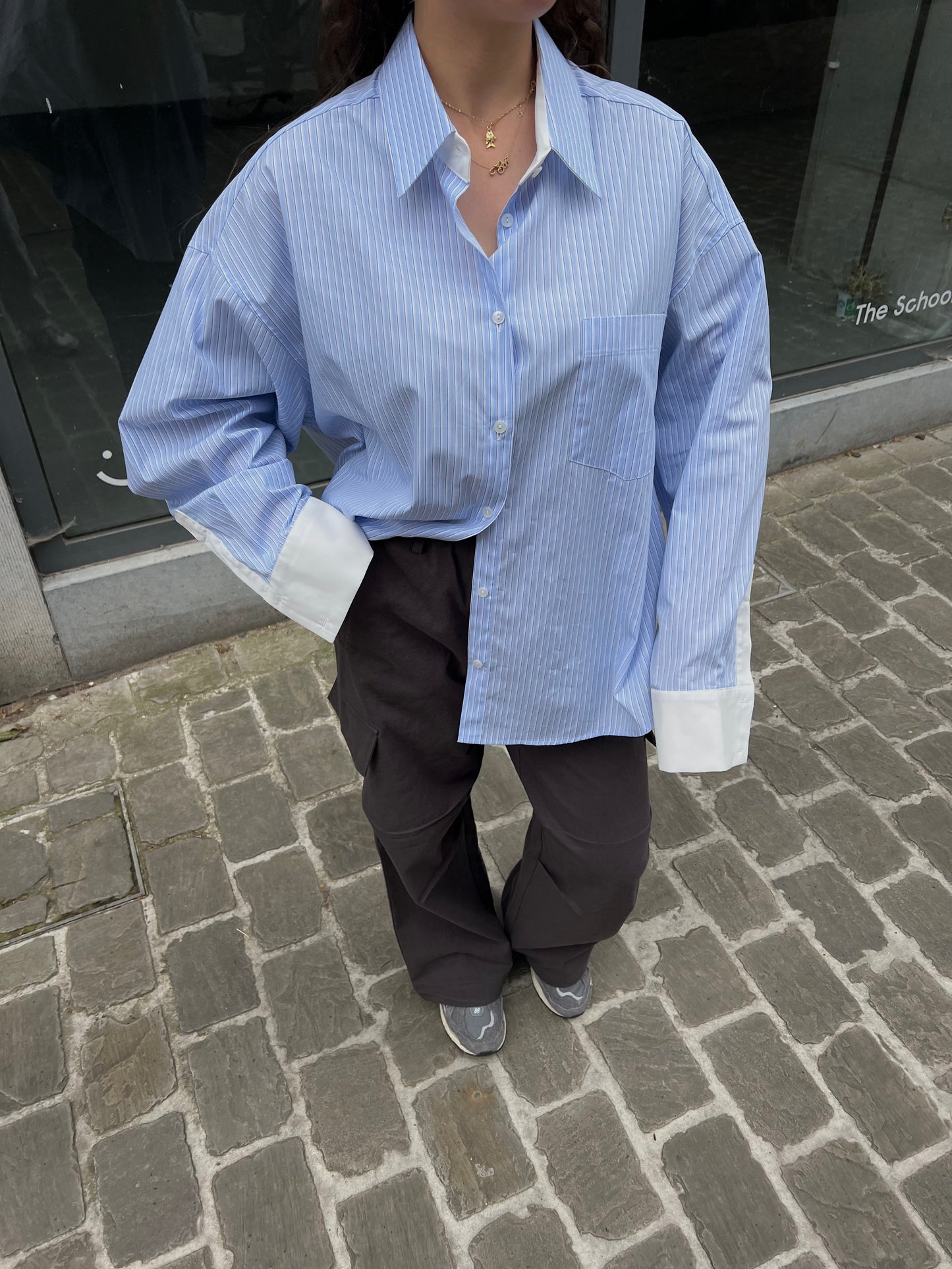 Chemise oversize à rayures bleues et manches contrastées