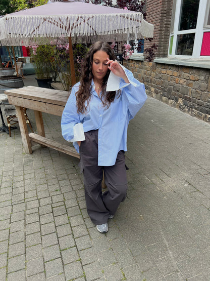 Chemise oversize à rayures bleues et manches contrastées